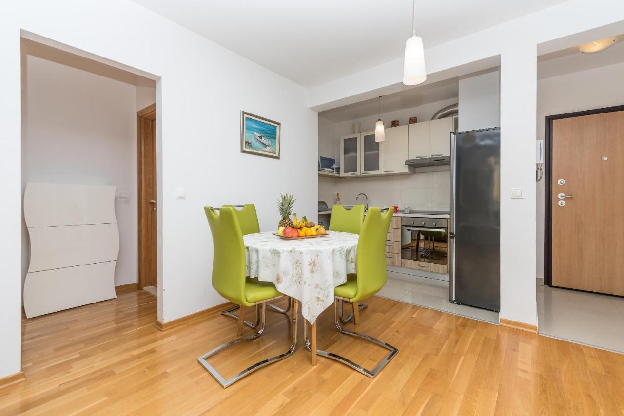 Neno Appartement Makarska Buitenkant foto