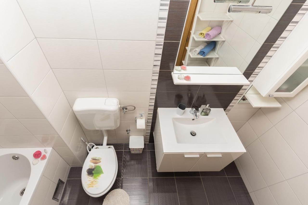 Neno Appartement Makarska Buitenkant foto