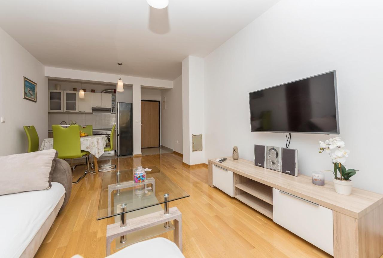 Neno Appartement Makarska Buitenkant foto