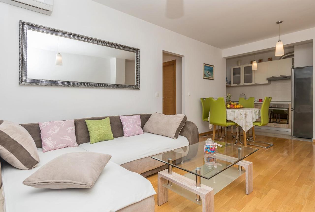 Neno Appartement Makarska Buitenkant foto