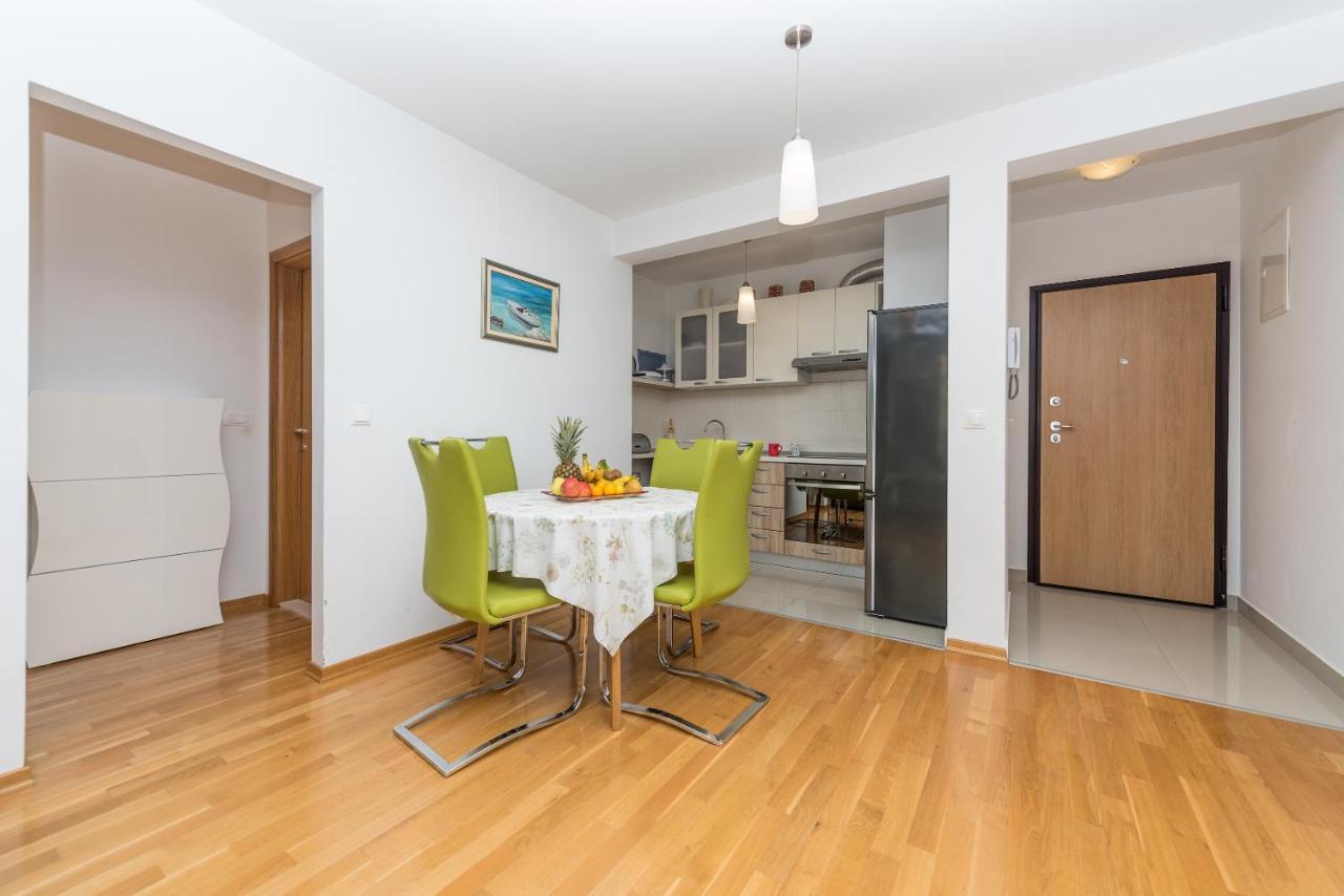Neno Appartement Makarska Buitenkant foto